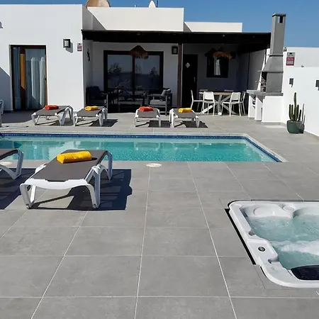 Lovely Casa Deseada, Heated Pool, Jacuzzi, Bbq, Ping Pong Table